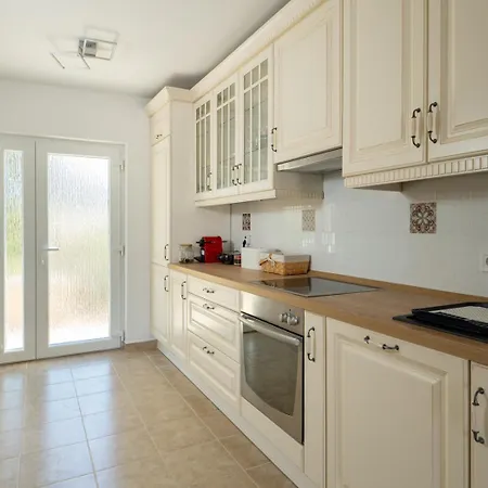 Holiday home Obala 25, Bol
