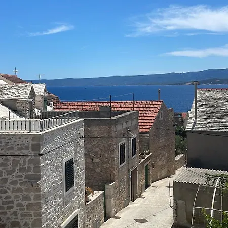 Obala 25, Bol