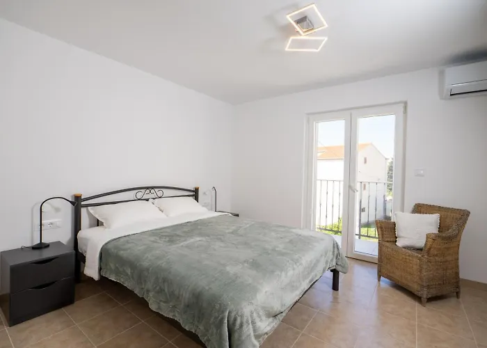 Ferienhaus Obala 25, *